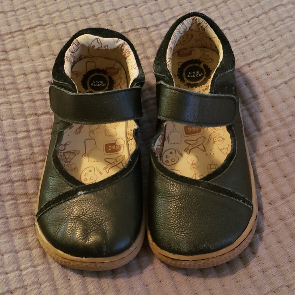Livie & Luca Mary Jane